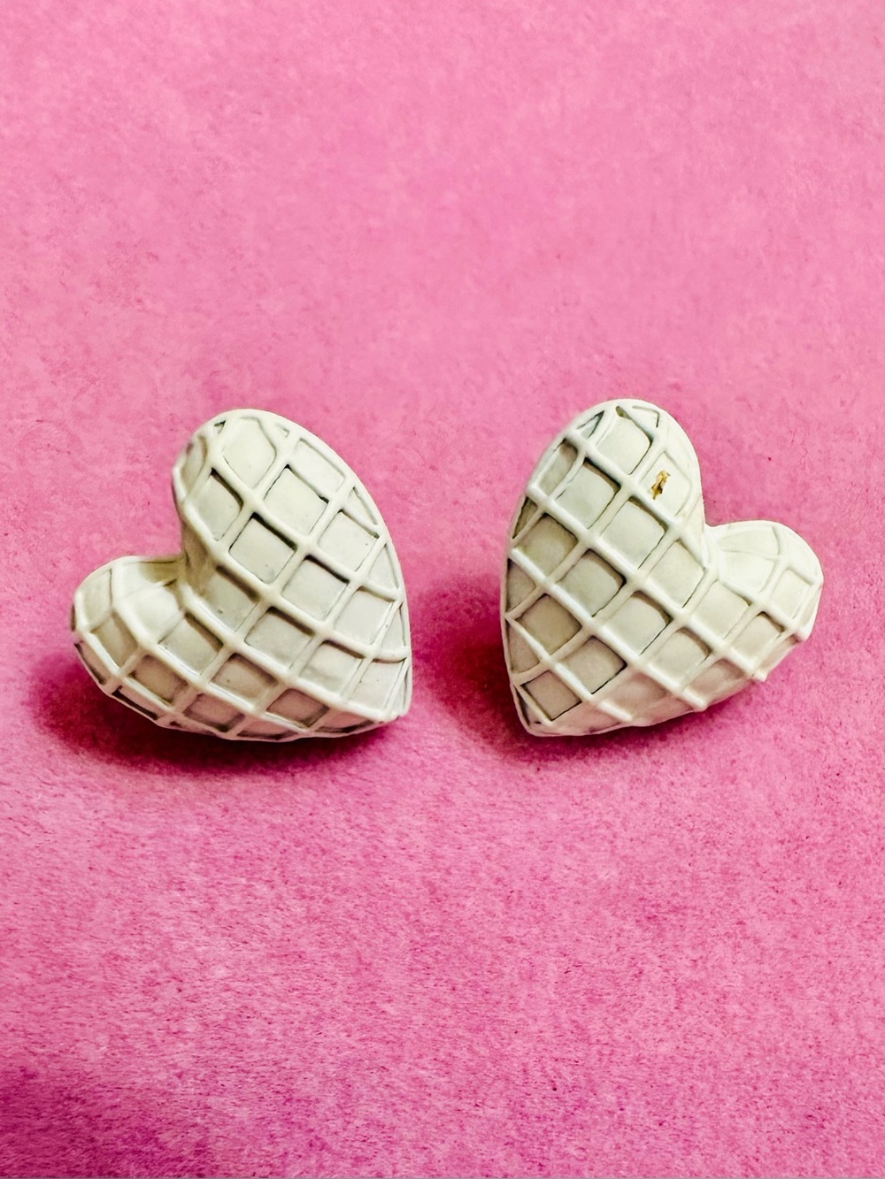 Vintage White Waffle Heart Stud Earrings